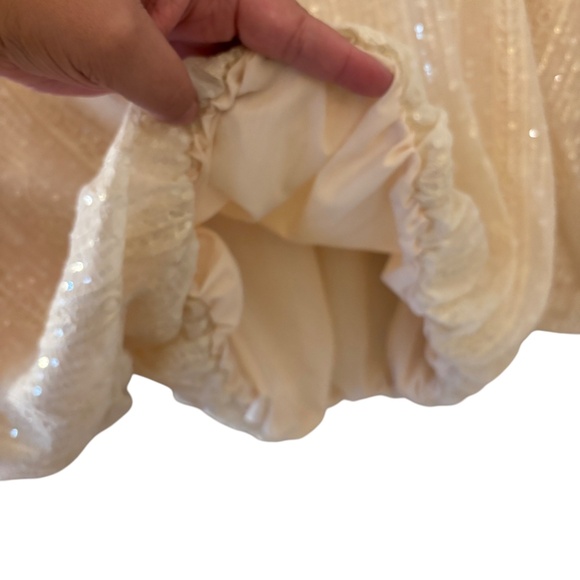 Endless Rose Cream Sequin Bubble Hem Puff Sleeve Blouse size M - Picture 5 of 9